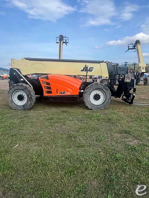 2019 JLG 1055