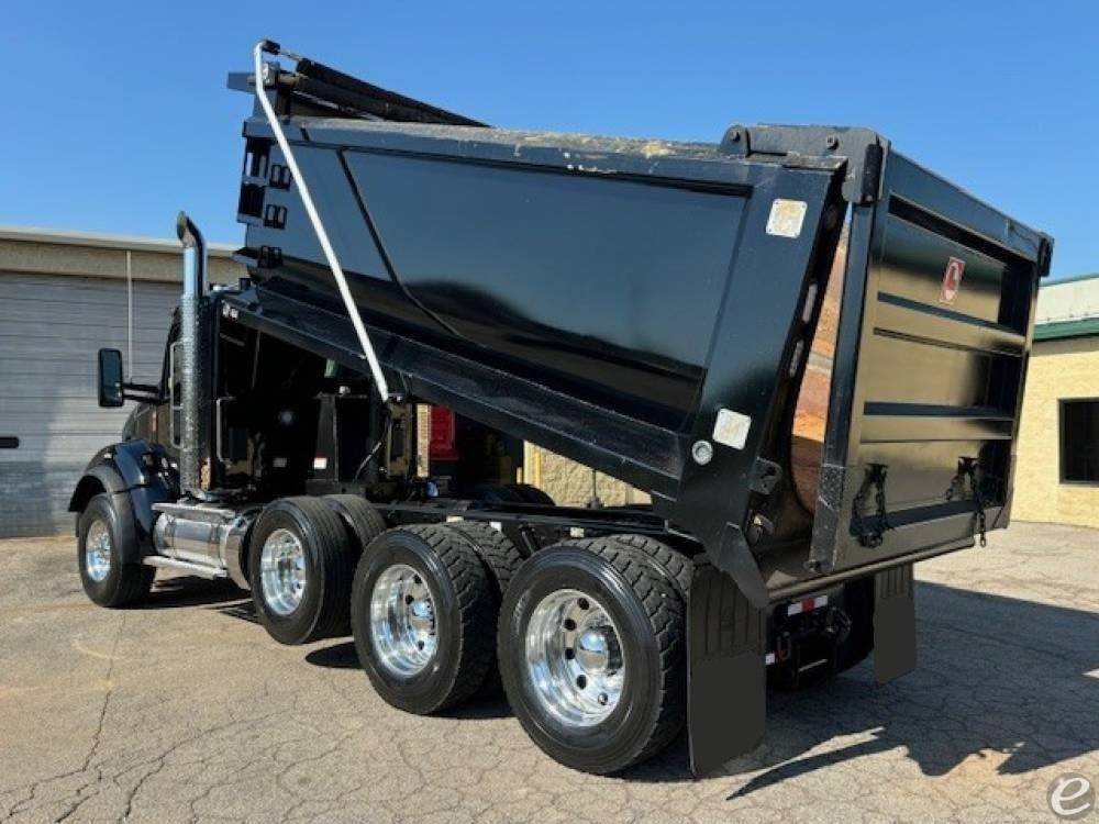 2025 Kenworth T880