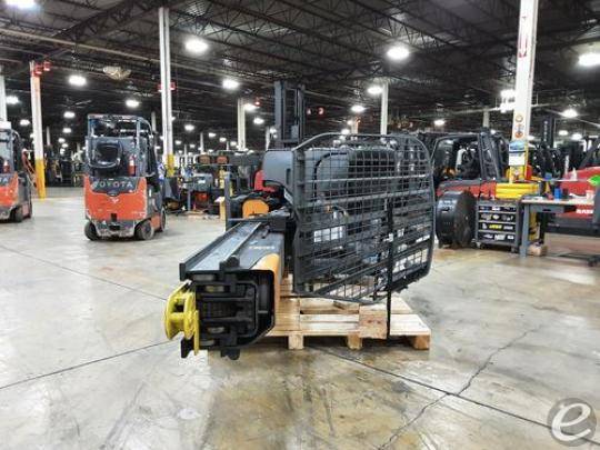 2018 Crown RMD6095S-32 Electric Reach Truck - 123Forklift