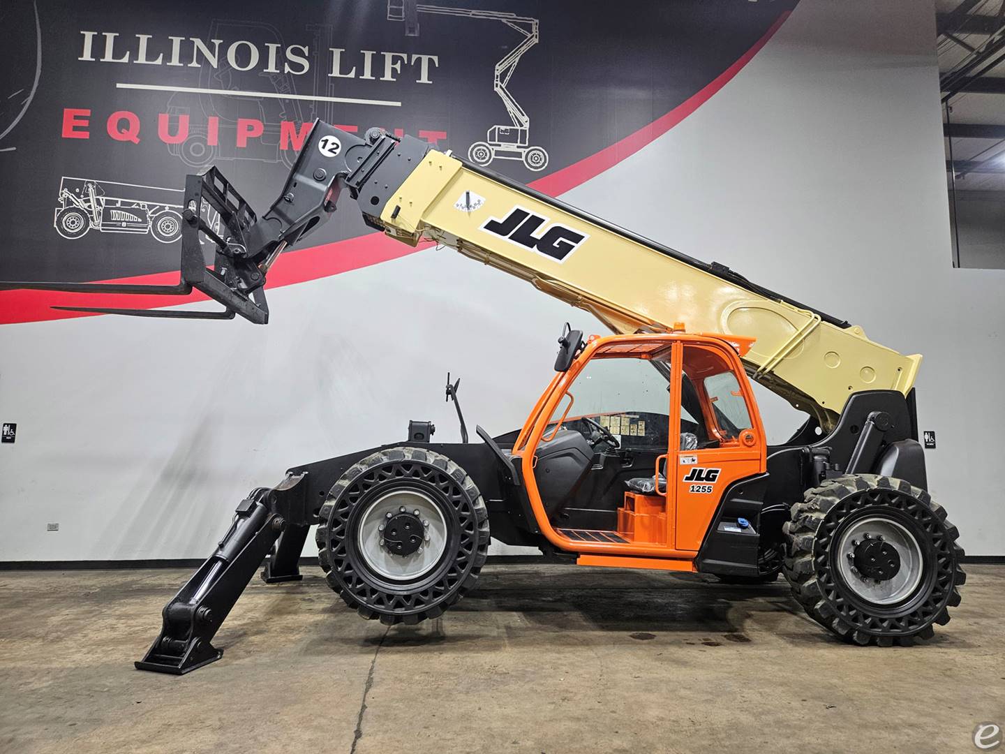 2017 JLG 1255