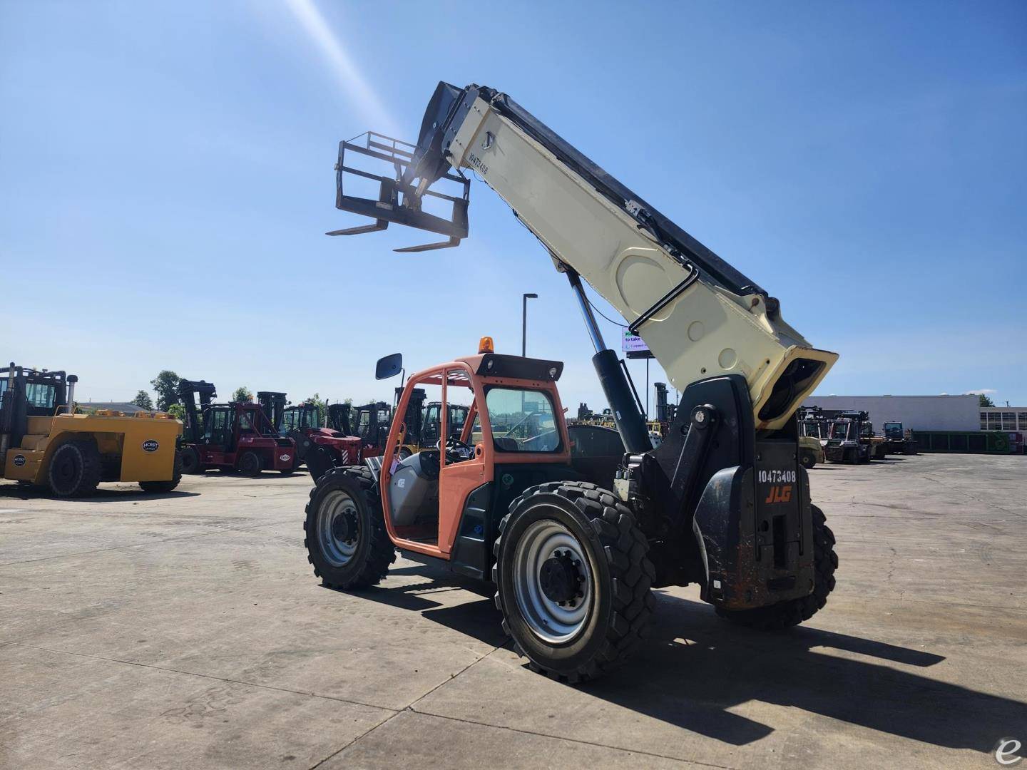 2017 JLG 1055