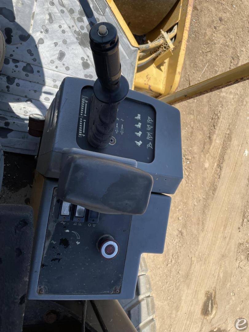 2003 Cat CS-563E