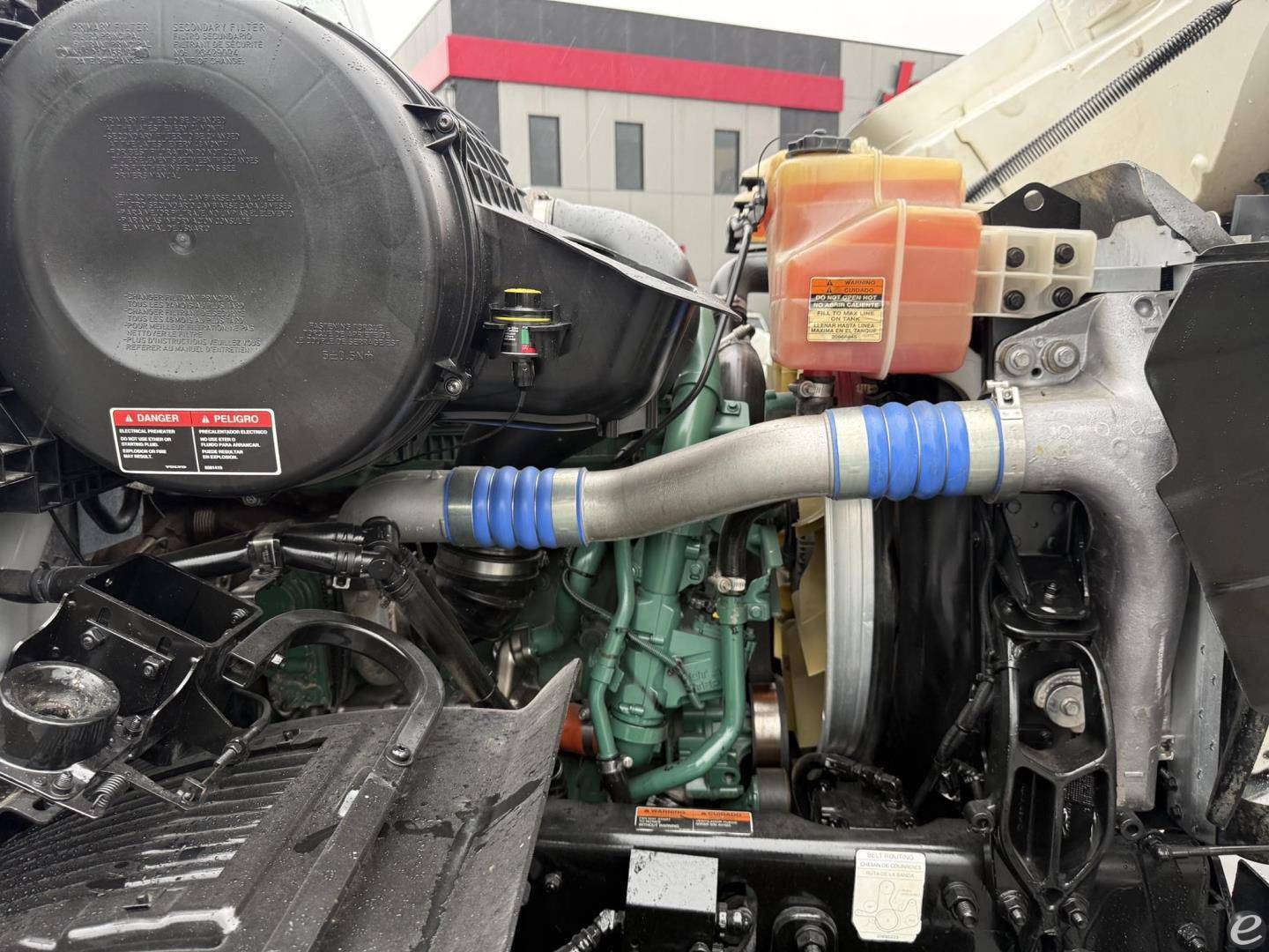 2022 Volvo VHD84F200
