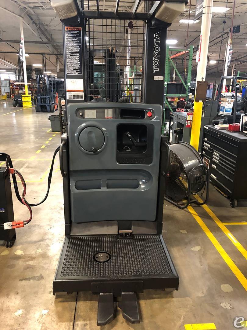 2012 Toyota 7BPUE15 Electric Order Picker - 123Forklift