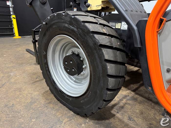 2016 JLG 1255
