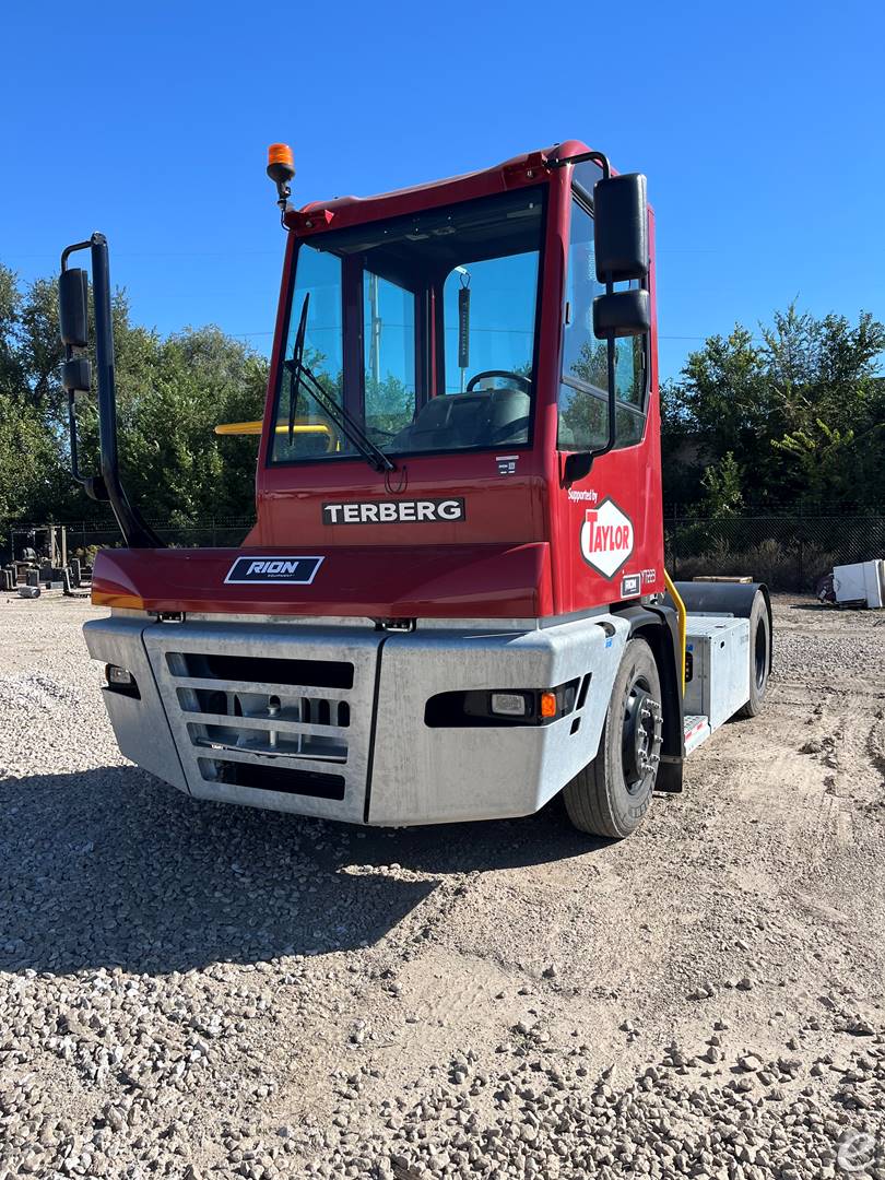 2025 Terberg YT223