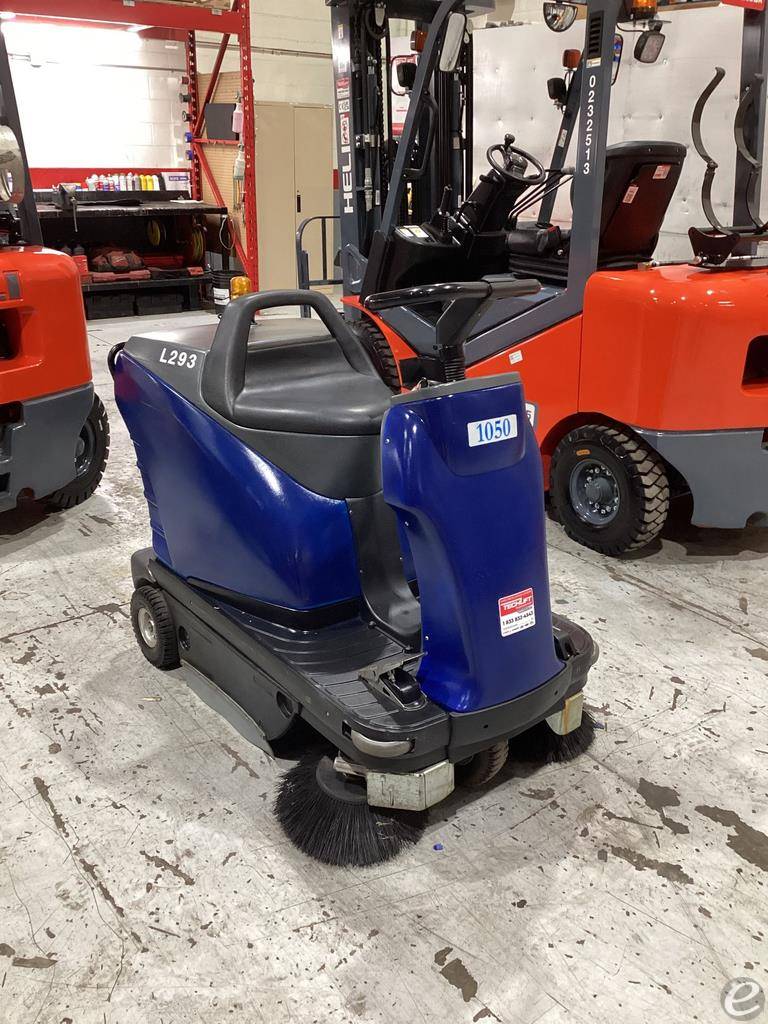 2012 Dustbane GLADIATOR 1050