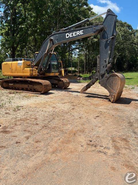2015 John Deere 210G LC