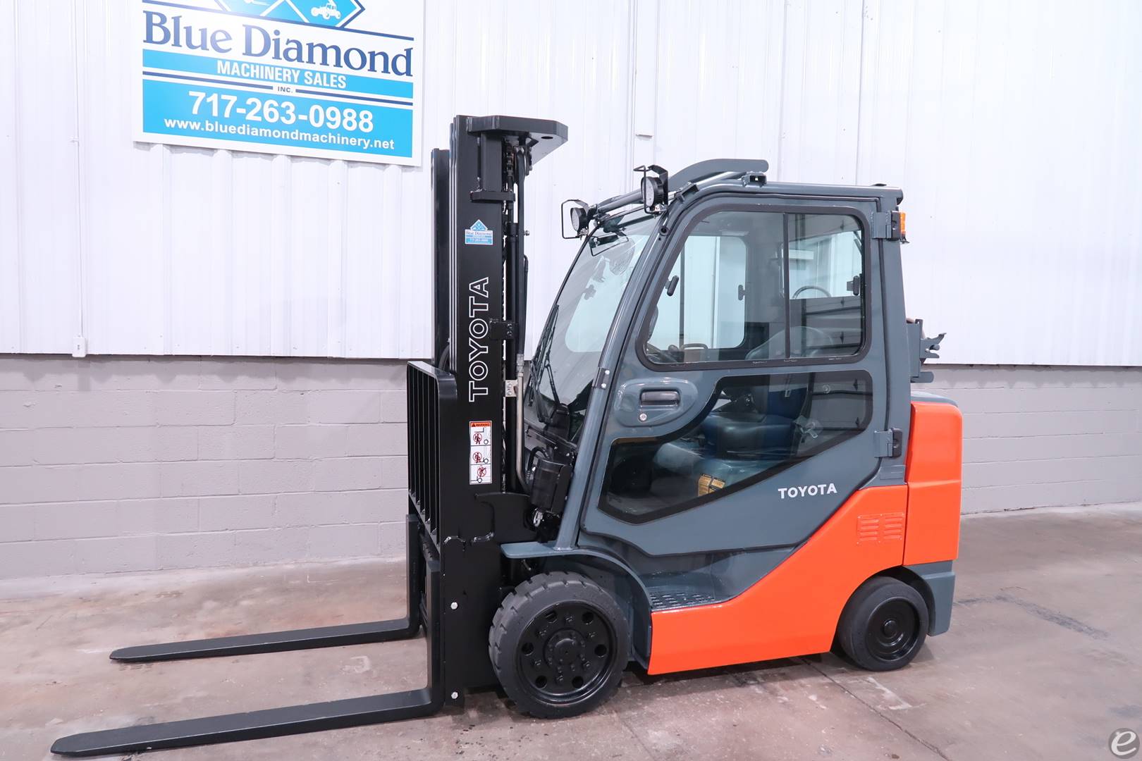 2013 Toyota 8FGCU30 LP Gas Forklift...