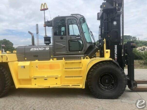 2017 Hyundai 250D-9