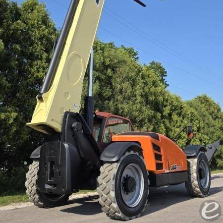2016 JLG 1055