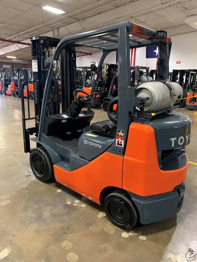 2010 Toyota 8FGCU25 LP Gas Forklift...