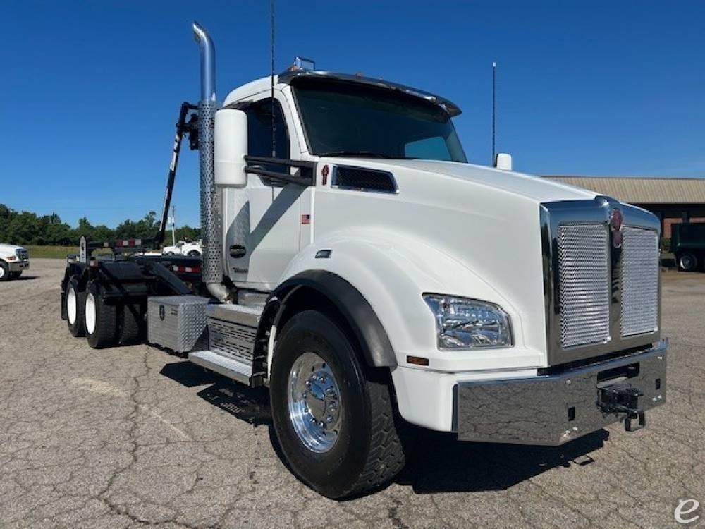 2025 Kenworth T880