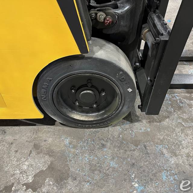 2019 Yale ESC40AD