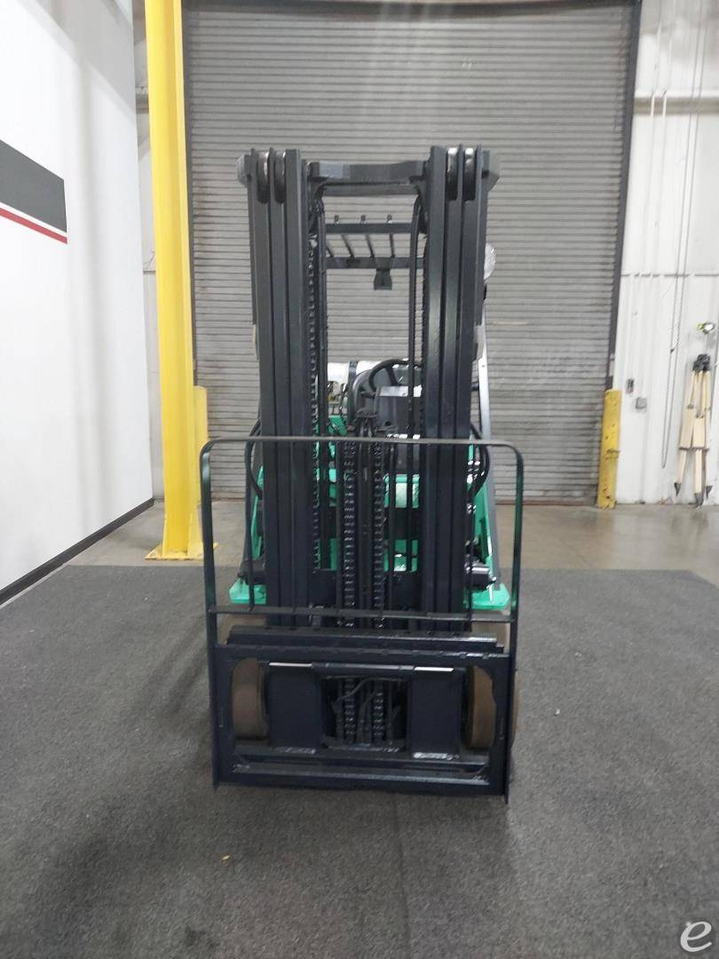 2012 Mitsubishi FGC30N