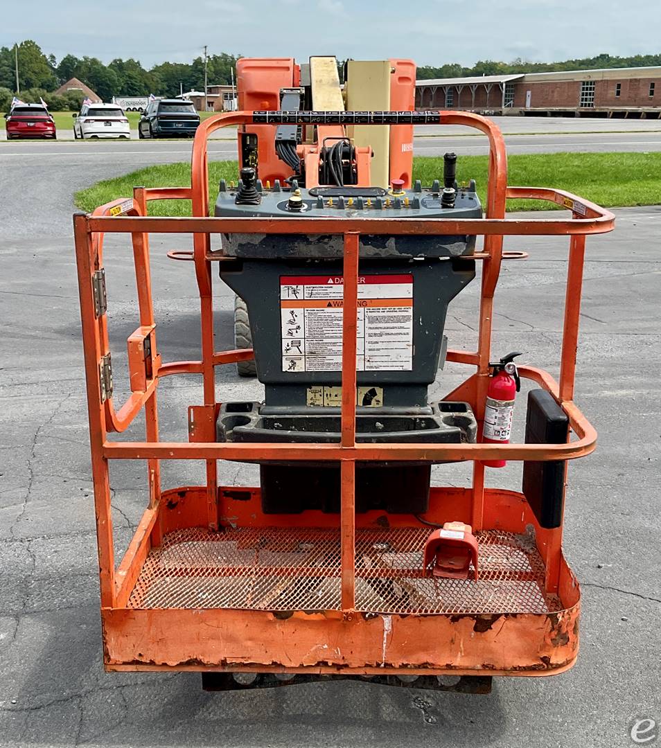 2013 JLG E300AJP
