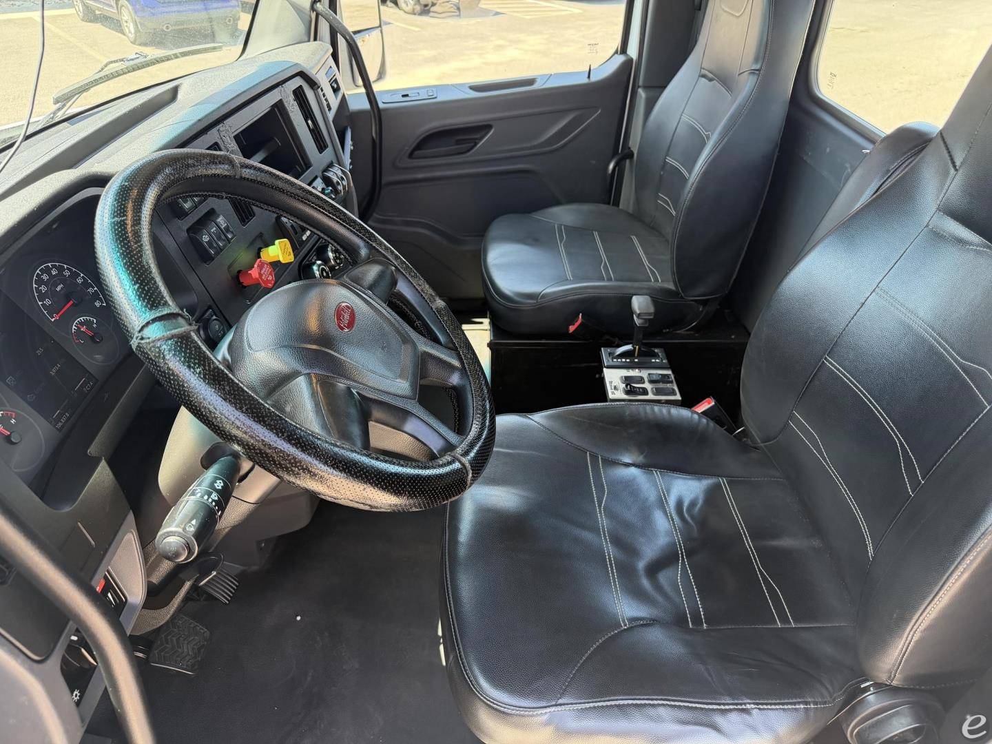2023 Peterbilt 548