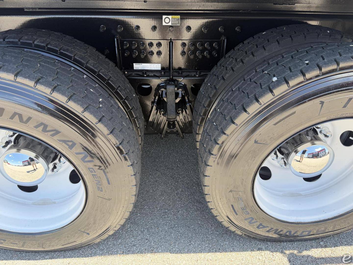 2023 Peterbilt 548