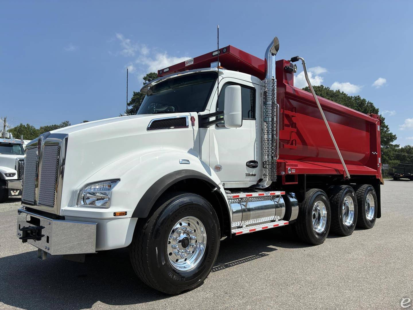 2025 Kenworth T880