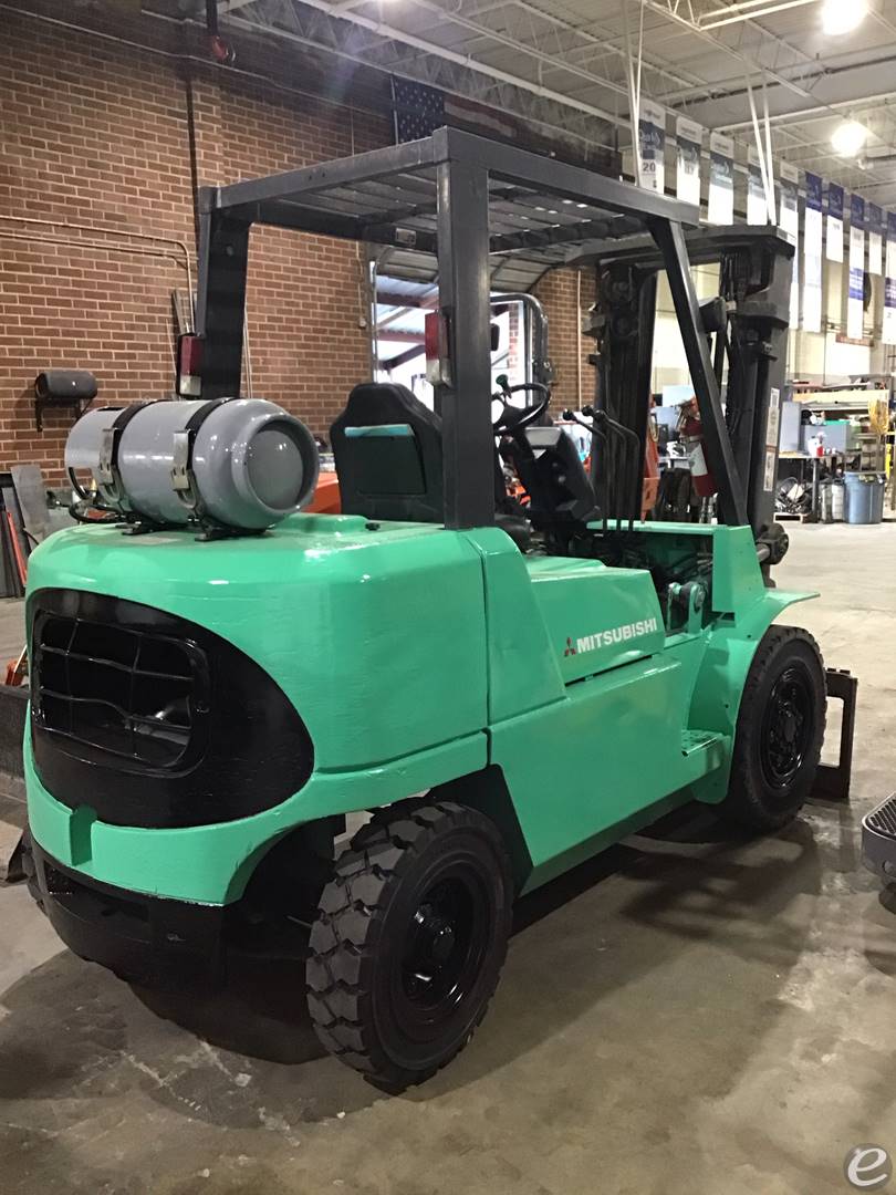 2005 Mitsubishi FG40N