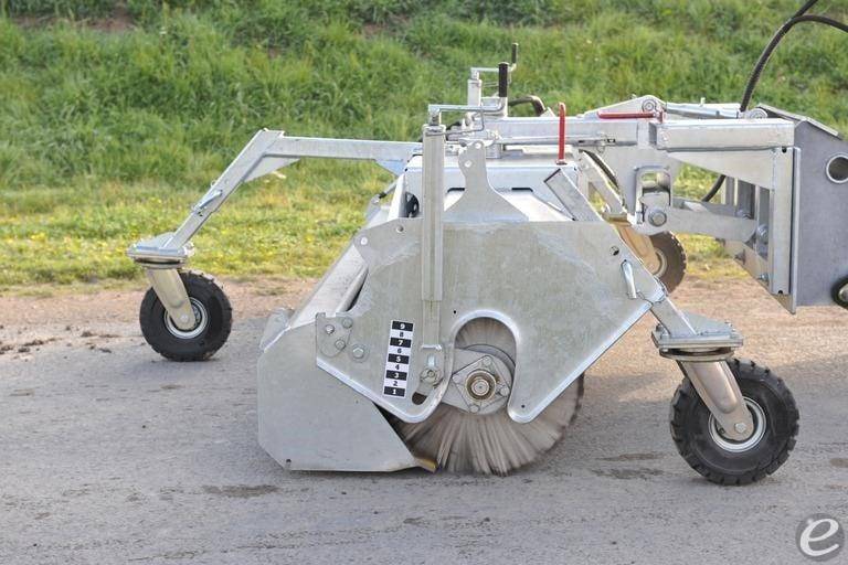 2025 Manitou 2 IN 1 SWEEPER