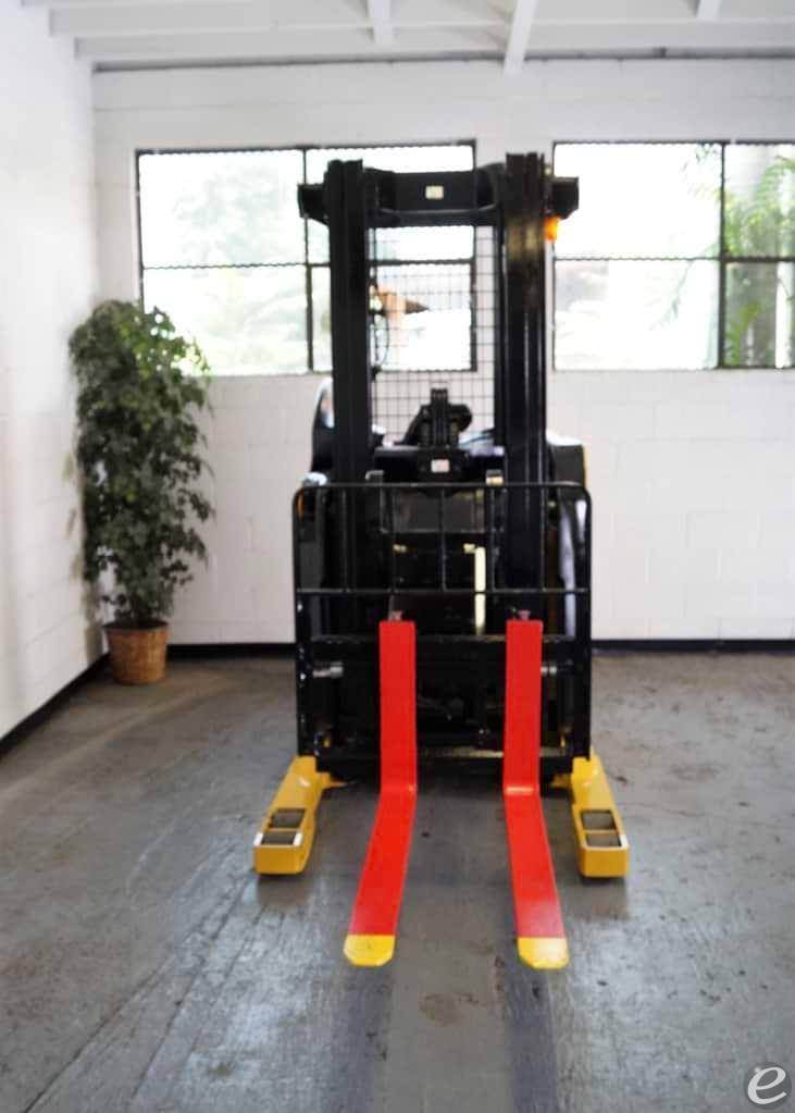 2017 Yale NR035EB Electric Reach Truck - 123Forklift