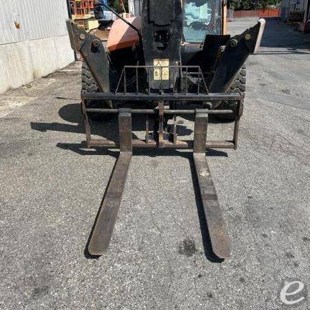 2018 JLG 1055
