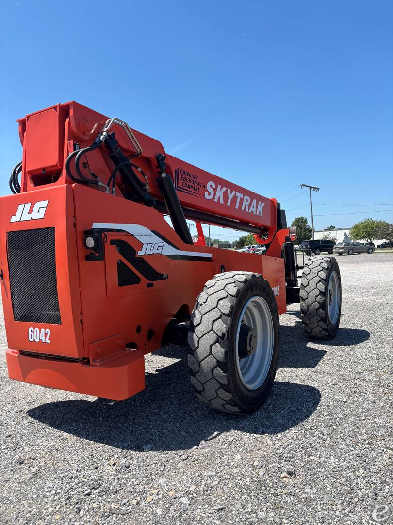 2015 JLG 6042