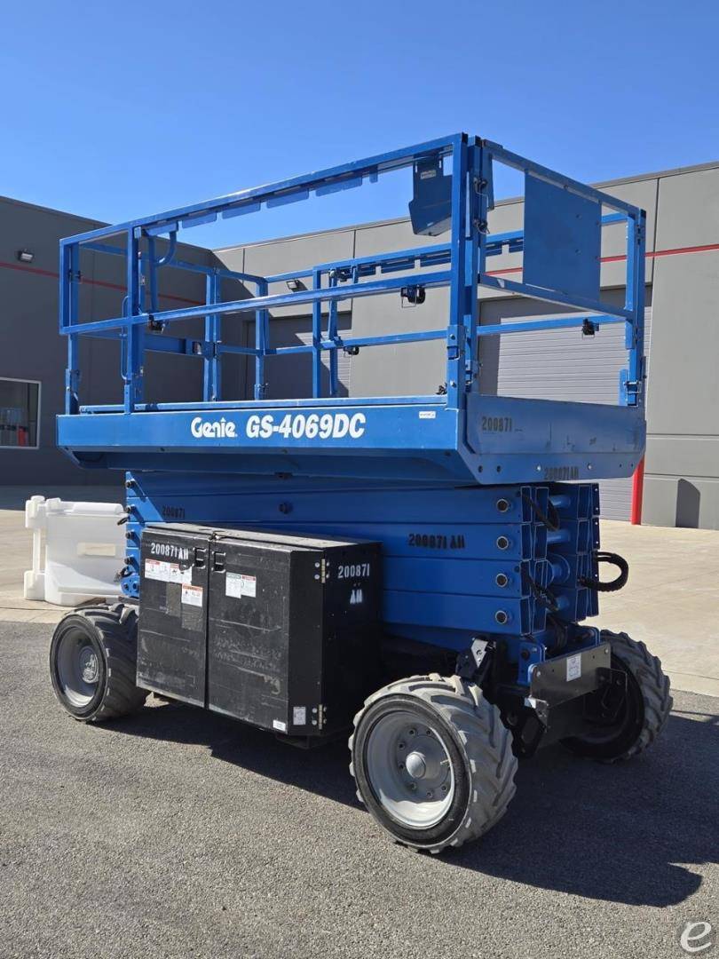 2017 Genie GS4069DC Electric Scissor Lift - 123Forklift
