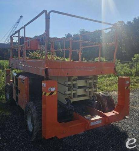 2019 JLG 330LRT