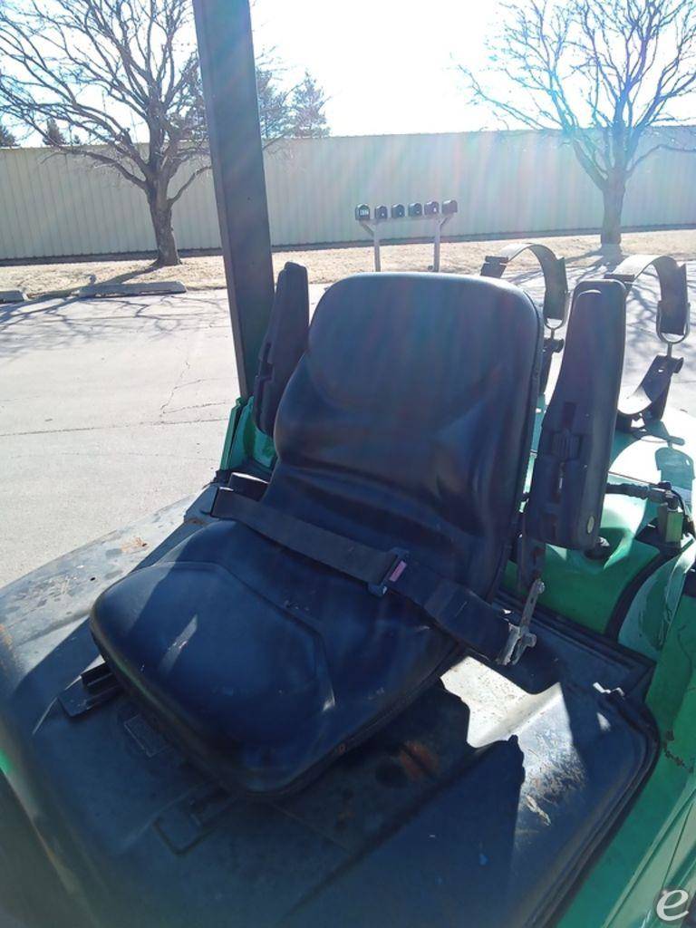 2012 Mitsubishi FG30N