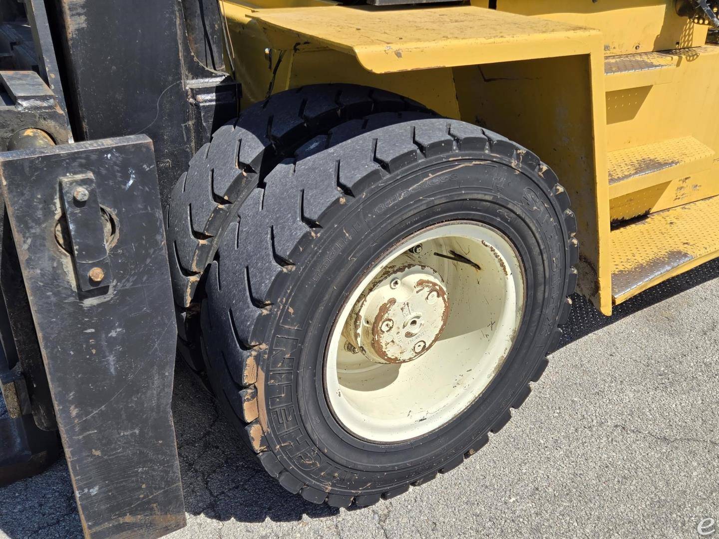 2000 Yale GDP230DA