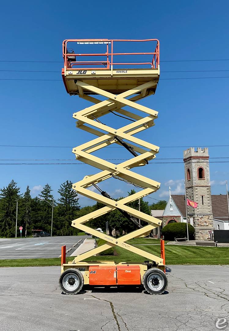 2017 JLG 4069LE