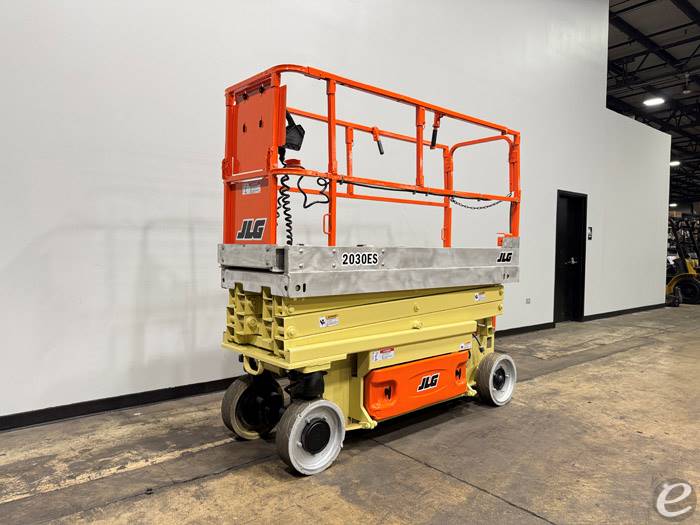2014 JLG 2030ES