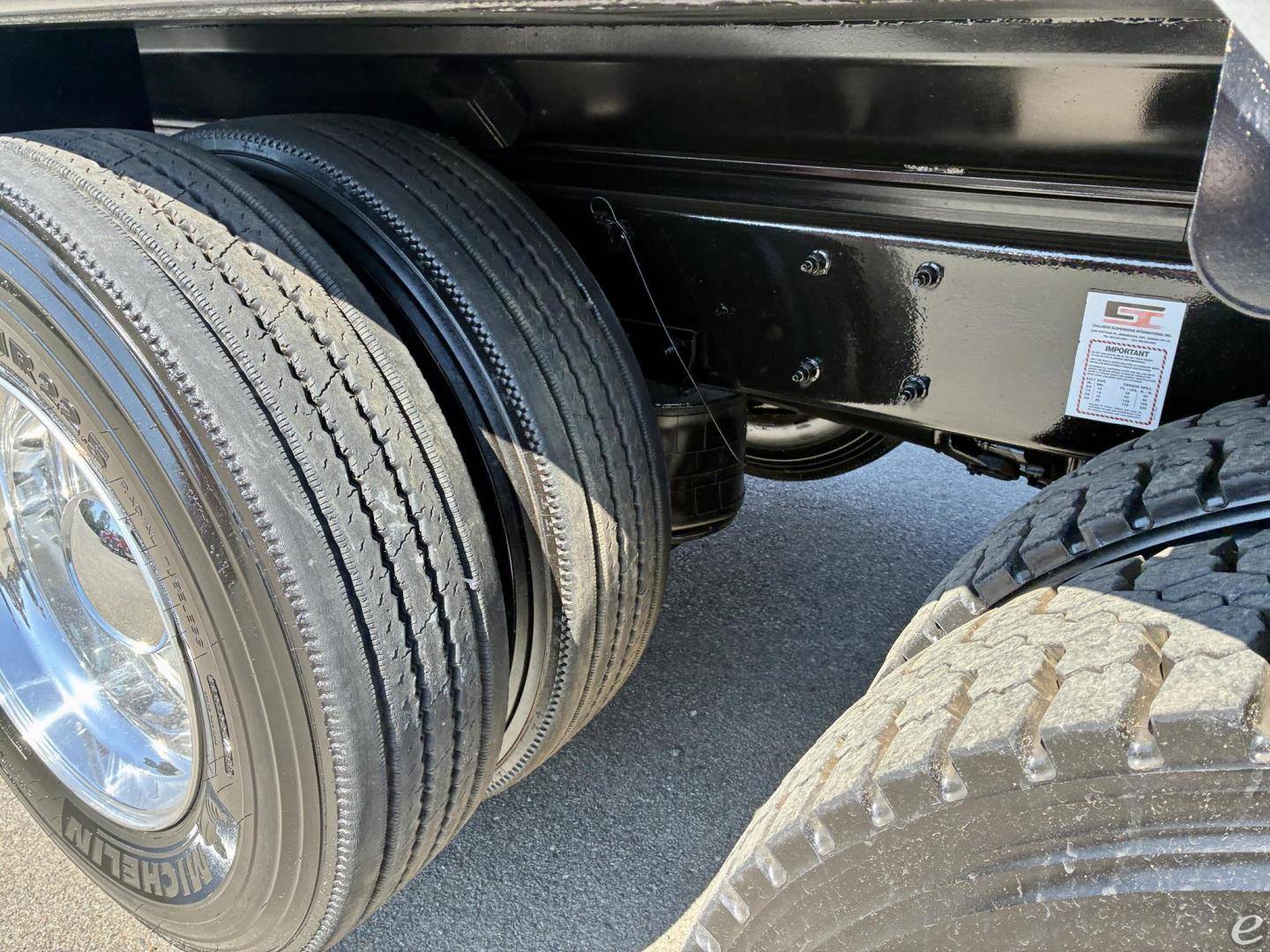 2025 Kenworth T880