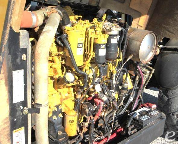 2012 Cat TL1055