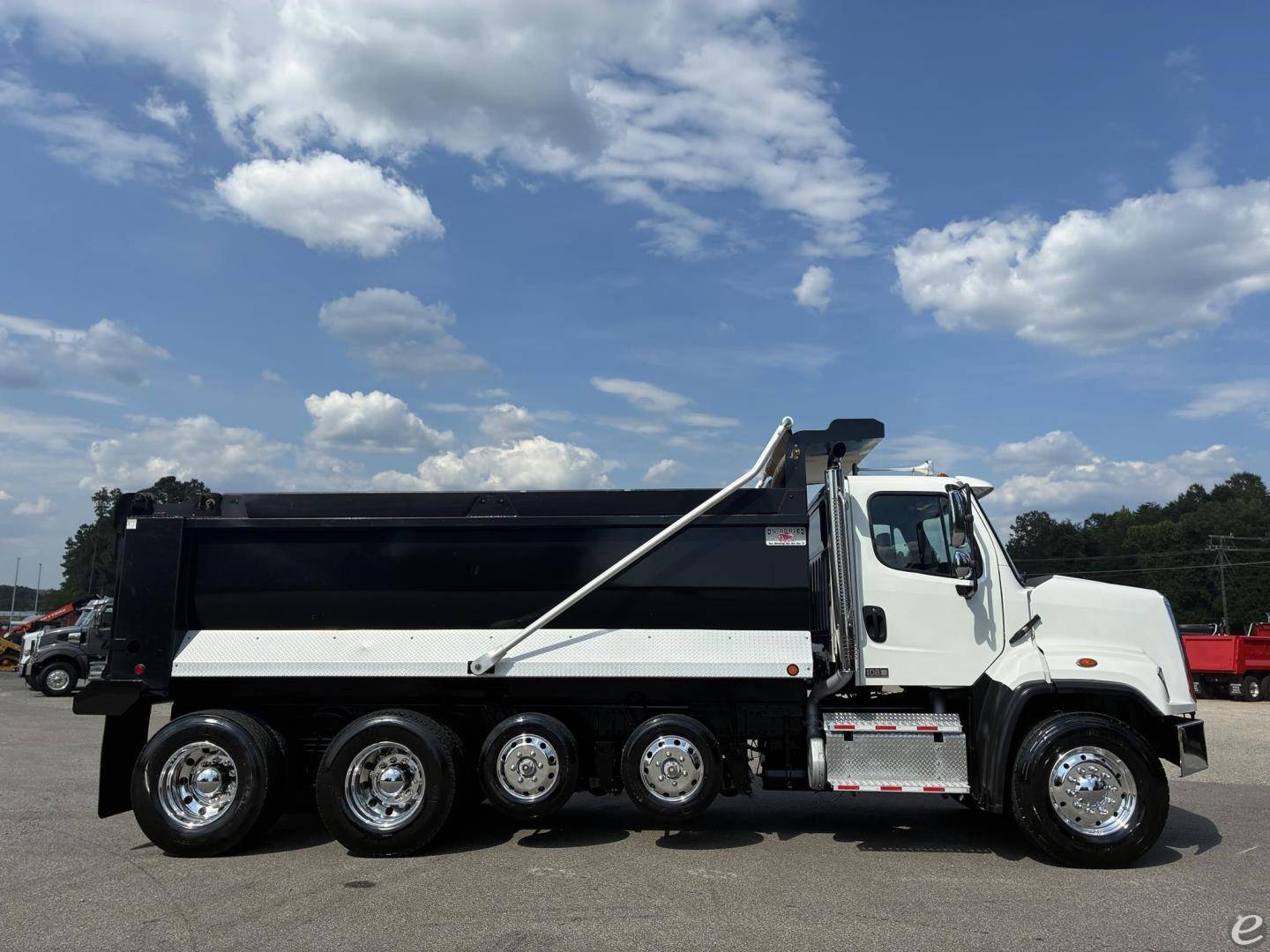 2023 Freightliner 108SD
