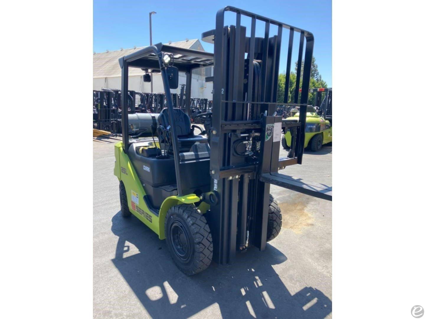 2022 Clark S25L