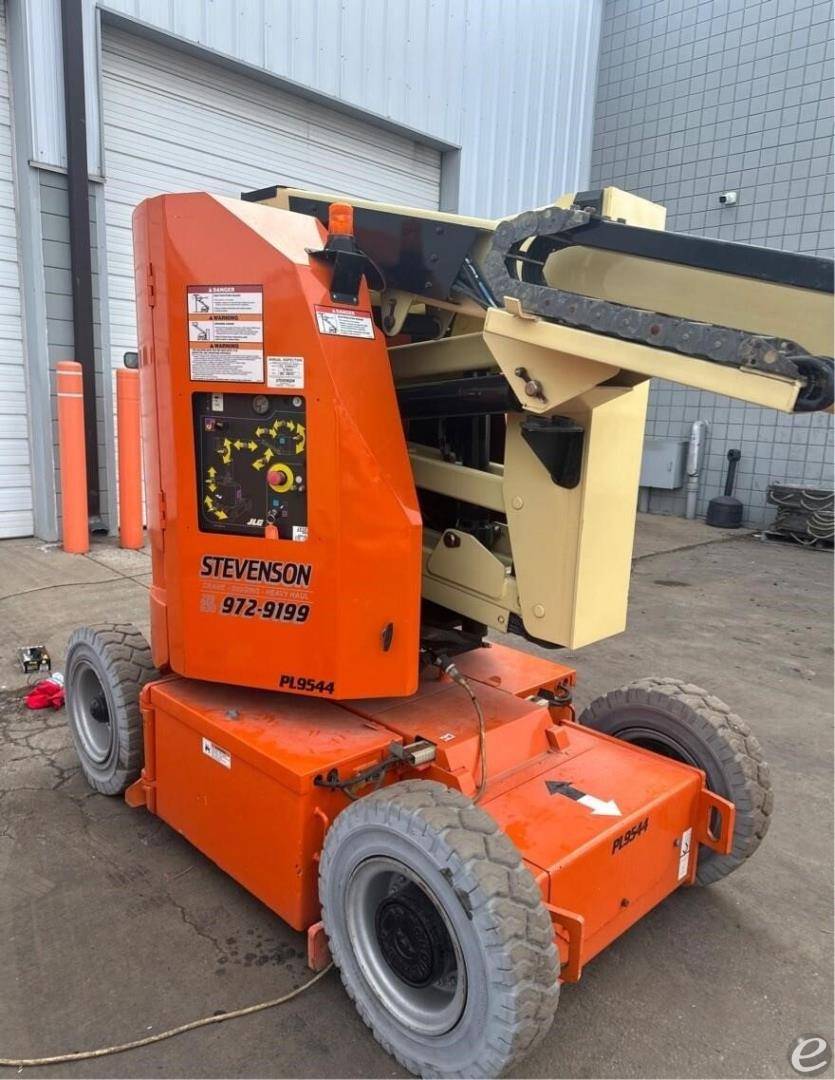 2015 JLG E300AJP