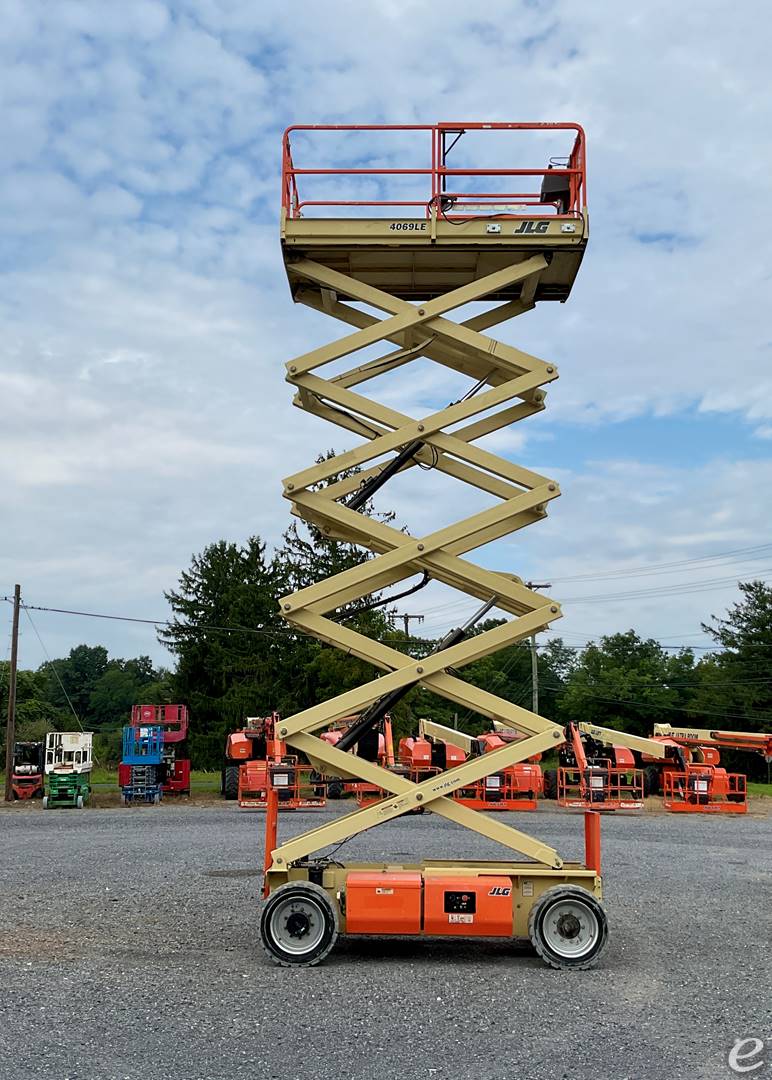 2017 JLG 4069LE