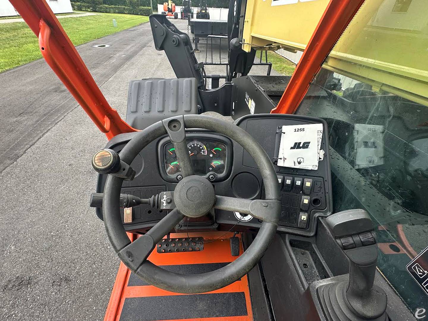 2016 JLG 1255