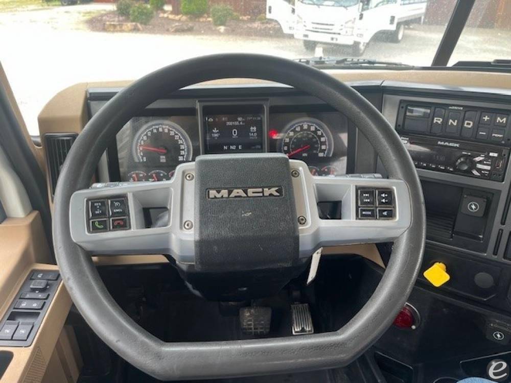 2023 Mack GRANITE 104FR