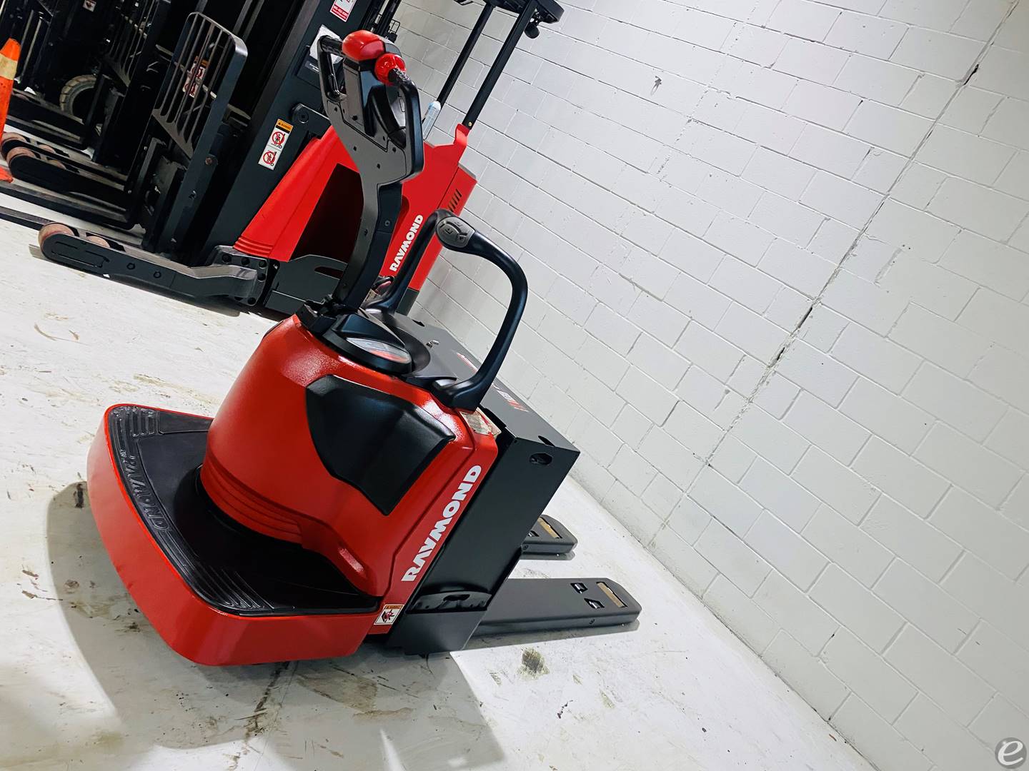 2012 Raymond 8410