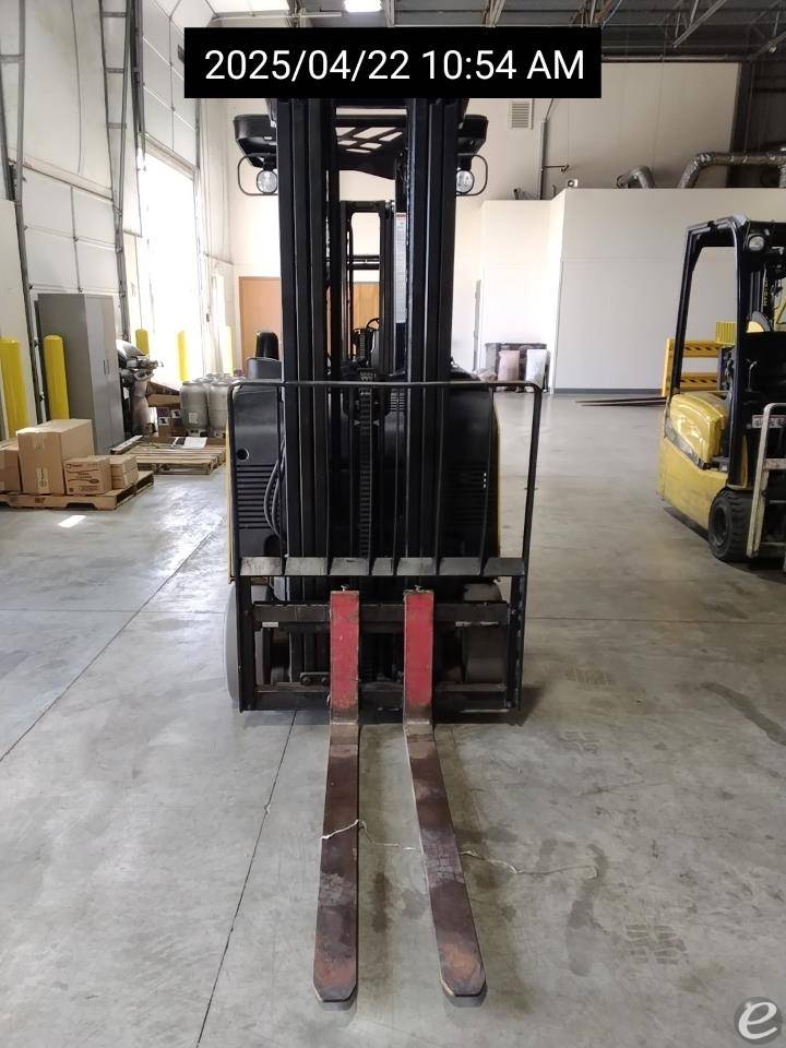 2017 Yale ESC040AD