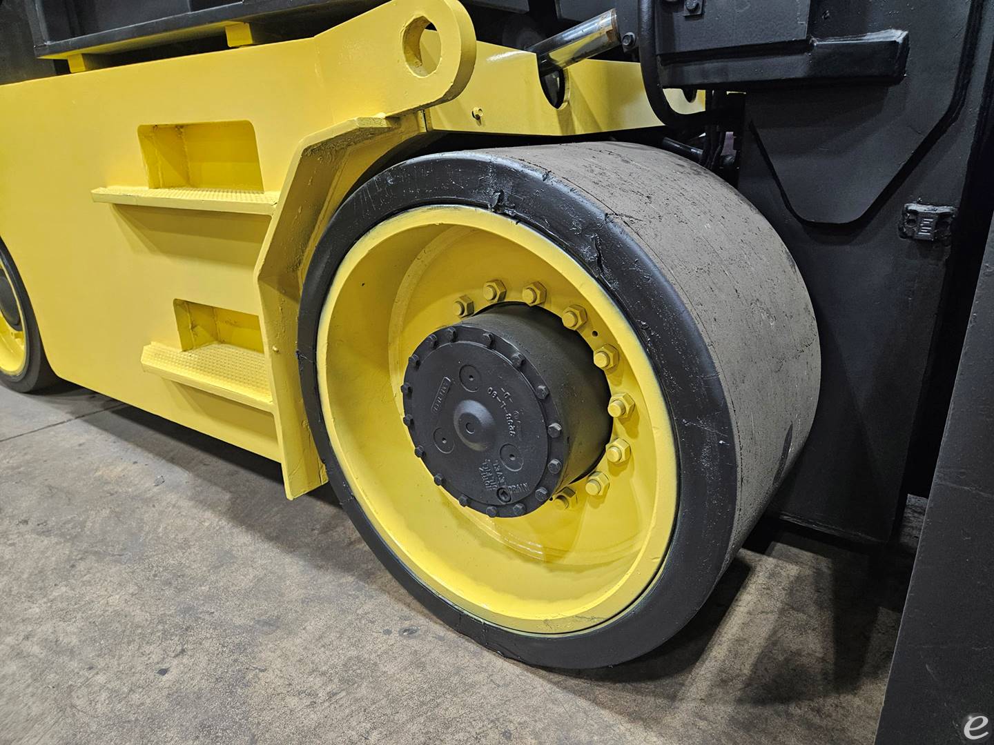 2012 Hoist Liftruck F400