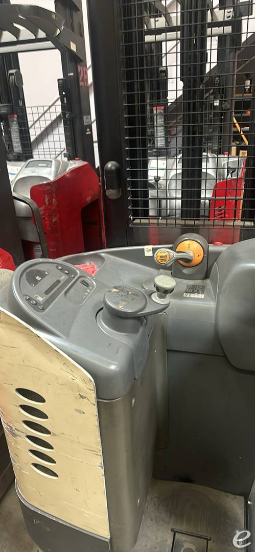 2005 Crown RR5220-45 Electric Reach Truck - 123Forklift