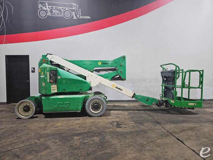 2014 JLG E400AN