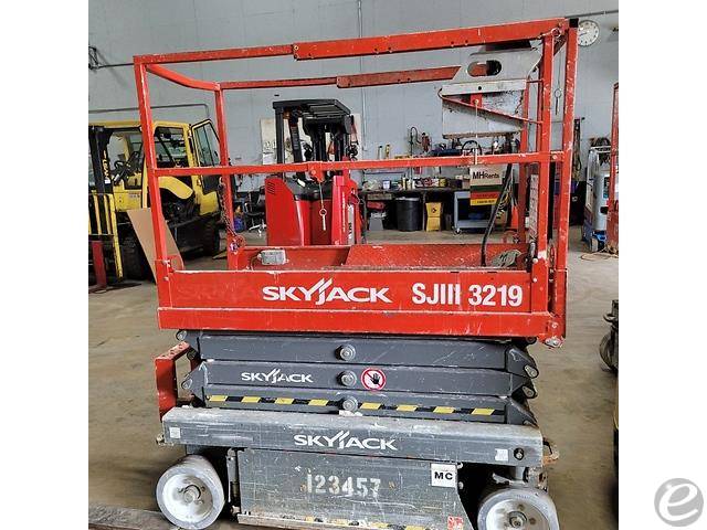 2015 Skyjack SJ-3219 Electric Scissor Lift - 123Forklift