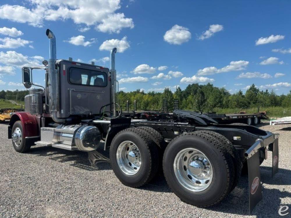 2015 Peterbilt 389