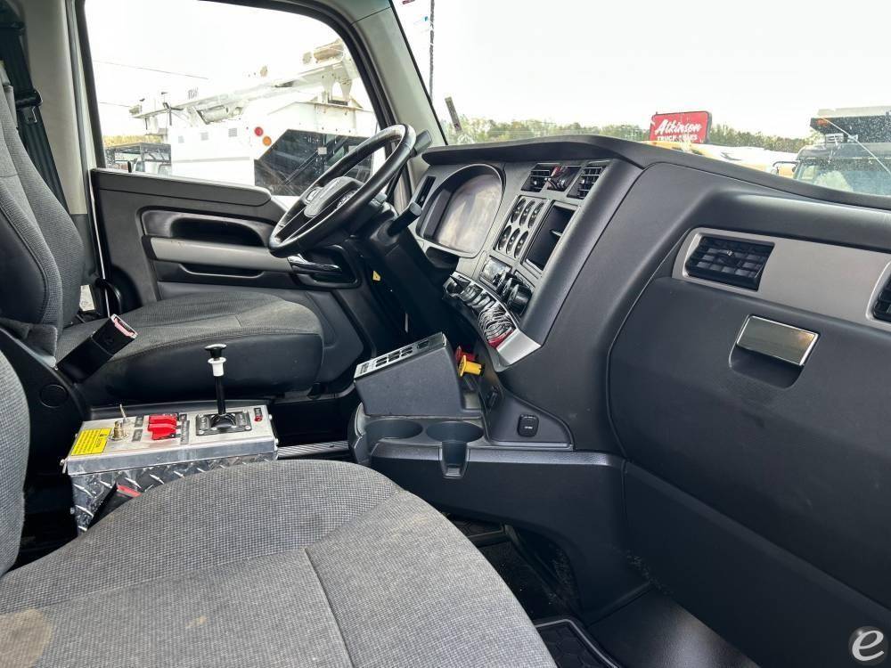 2025 Kenworth T880
